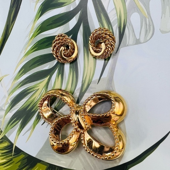 MONET BROOCH & EARRING SET | Gold Tone Bow Rope Style Earrings Clip Style - Picture 7 of 10